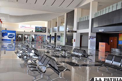 Solo opera una línea aérea en el aeropuerto de Oruro y hay poca afluencia de pasajeros