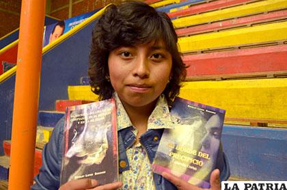 La joven escritora Shirley López
