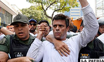 El dirigente opositor Leopoldo López, el día que fue detenido /avanceinformativojr.wordpress.com
