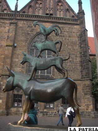 Estatua que representa a los cuatro Musikantes de Bremen