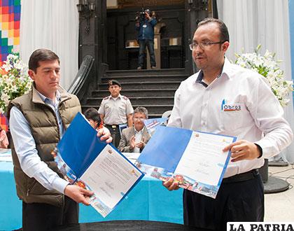 Firma de contrato para la construcción de un Tren Metropolitano en Cochabamba /APG