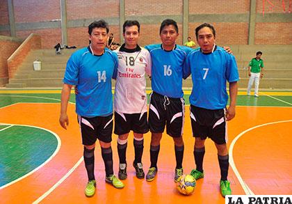 El plantel de jugadores del equipo de Fisioterapeutas