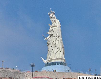 Al interior del monumento, según dijo Bazán, existe pabellones inconclusos