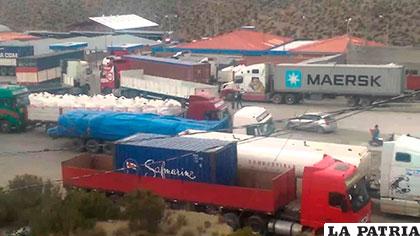 Camiones varados en la frontera con Chile /youtube.com
