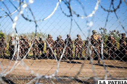 Militares húngaros custodian la frontera /elmostrador.cl