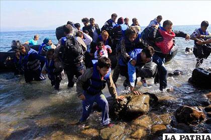 Inmigrantes llegan a la isla griega de Lesbos /laprensasa.com