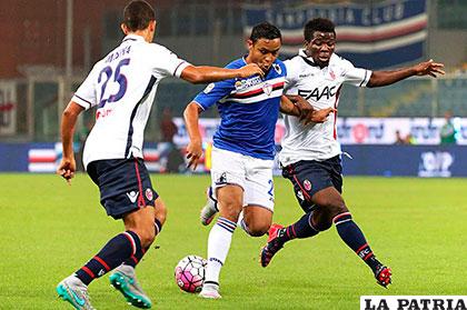 La acción del cotejo entre Sampdoria y Bolonia que se disputó ayer lunes /golcaracol.com