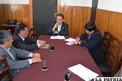 El alcalde Bazán reunido con representantes de la Contraloría en Oruro