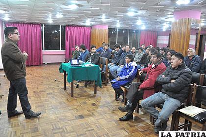 Durante la reunión de socios del club San José