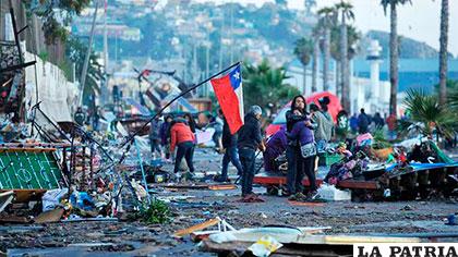 Chilenos tratan de recuperar sus pertenencias después del terremoto /mundo-oriental.com.ve