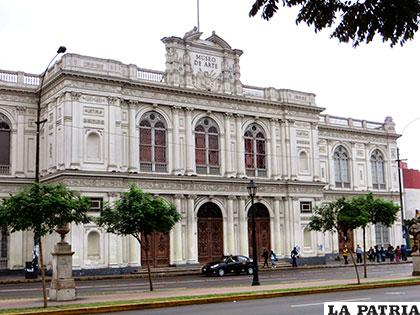 Fachada del Museo de Arte de Lima /fotosfachadasycasas.blogspot.com