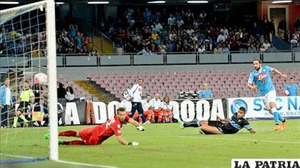 Higuaín anotó dos goles para el Nápoles /eurosport.com