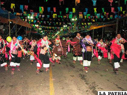 Fraternidad Folklórica Artística y Cultural Phujllay celebra sus 10 años de vida