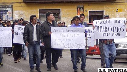 Un sector de músicos marcha en contra del presidente de la Fedbampo