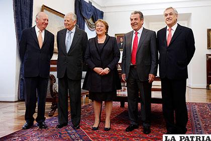 Presidenta Michelle Bachelet se reúne con expresidentes por demanda de Bolivia /radio.uchile.cl