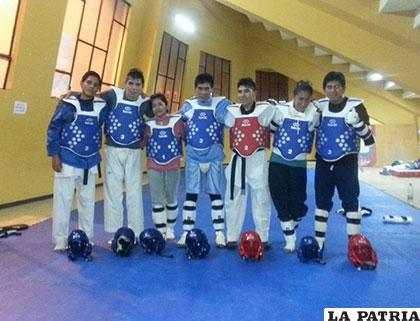 Taekwondistas orureños se alistan para el selectivo