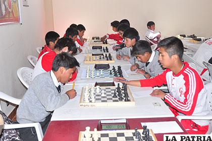 Deportistas que participan en los Juegos Estudiantiles