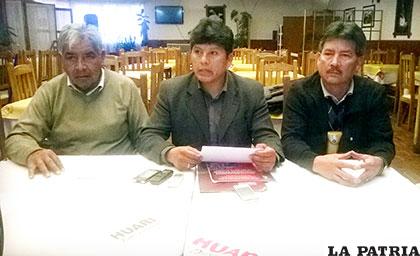 Durante la conferencia de prensa de los royalistas