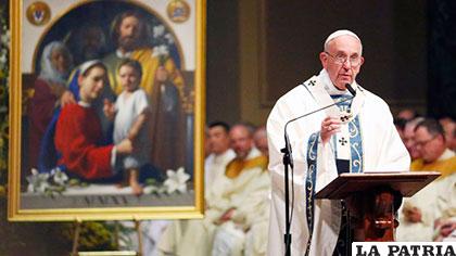 El Papa Francisco ofició misa en la catedral de Filadelfia /infobae.com