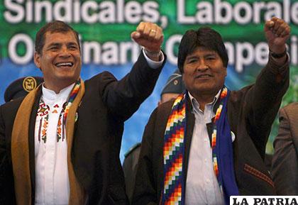 Los presidentes de Ecuador Rafael Correa y Bolivia, Evo Morales /NOTICIAALDIA.COM