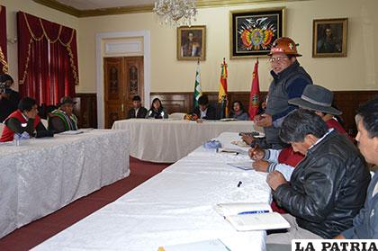 Gobernador se reunió con organizaciones sociales e instituciones