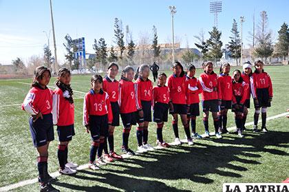 Integrantes del plantel femenino de La Kantuta 2