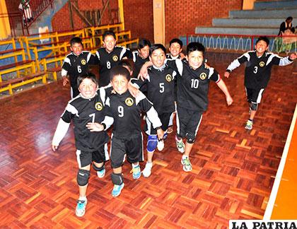Los niños de San Juan de Dios en la vuelta olímpica 