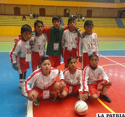 La Unidad Educativa 12 de Abril tiene la posibilidad de coronarse campeón