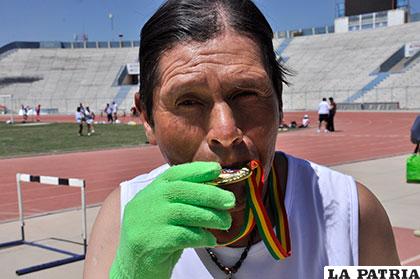 Rómulo Roso, medalla de oro en 10 mil metros 
