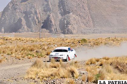 Oscar Cáceres pasa por el sector del Calvario en Cala Cala