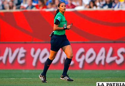 Claudia Umpiérrez dirigirá este domingo un partido de Primera División /elbocon.pe