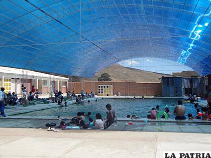 Balneario de Poopó, atractivo turístico visitado por cientos de personas