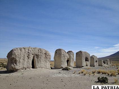 Chullpares precolombinos, en el 
sector de Vilaque, llaman la atención de visitantes