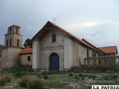 Templo colonial del Apóstol Santiago de Urmiri