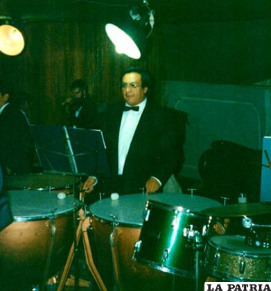 El gran compositor orureño en una de sus interpretaciones /José Luis Zabalga