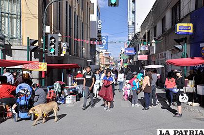 El comercio ambulante se apostó en gran medida sobre la calle Bolívar