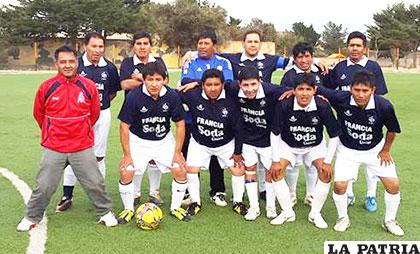 Integrantes del plantel de Siempre Amigos 