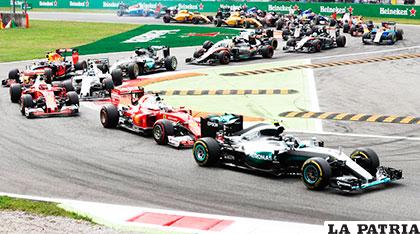 Durante el desarrollo de la competencia en el circuito de Monza en Italia /Archivo