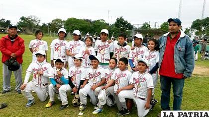 La selección orureña que participó en el nacional de béisbol, realizado en Santa Cruz