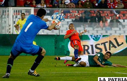 Lampe se convirtió en la figura del partido, atajó todo /elgraficochile.cl