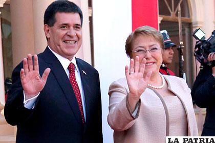 Presidentes de Paraguay, Horacio Cartes y de Chile, 
Michelle Bachelet en un encuentro anterior