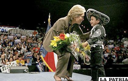 Estrategia de Clinton busca respaldo de la comunidad hispana /downtrend.com