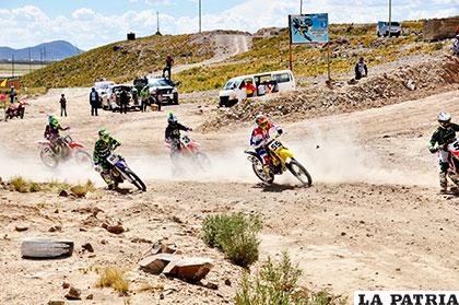 Pilotos a la espera de la concreción de la Doble Cala Cala