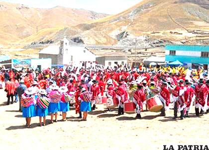 Colorido en la Festividad de la Virgen de Guadalupe en Pucara Grande