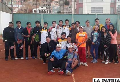 Tenistas orureños que participarán en el torneo nacional