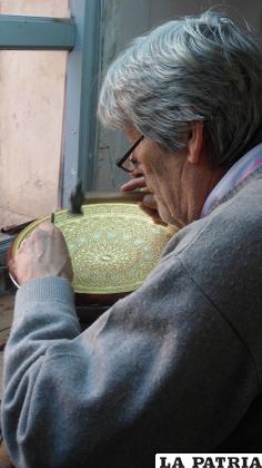 Vicente Burgueño en su taller /Toledo, España