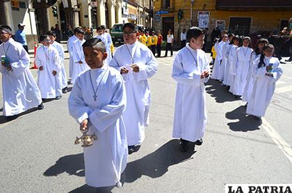 Estudiantes participaron de la procesión del colegio Bethania