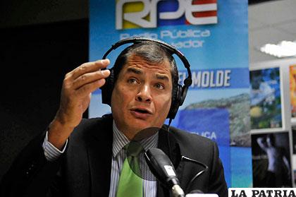 Presidente ecuatoriano Rafael Correa, durante su programa de radio