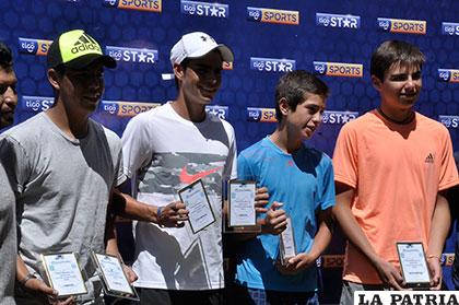 Los vencedores en 16 años varones en dobles y singles