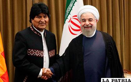 Presidentes de Bolivia Evo Morales y de Irán, Hasán Rohani, durante un 
encuentro en la Cumbre del Mnoal /uskowioniran.com